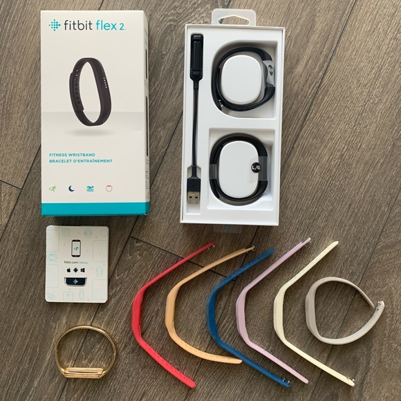 ❌SOLD❌Fitbit flex 2 + 1 gold bagle + 6 additional bands - Picture 1 of 2